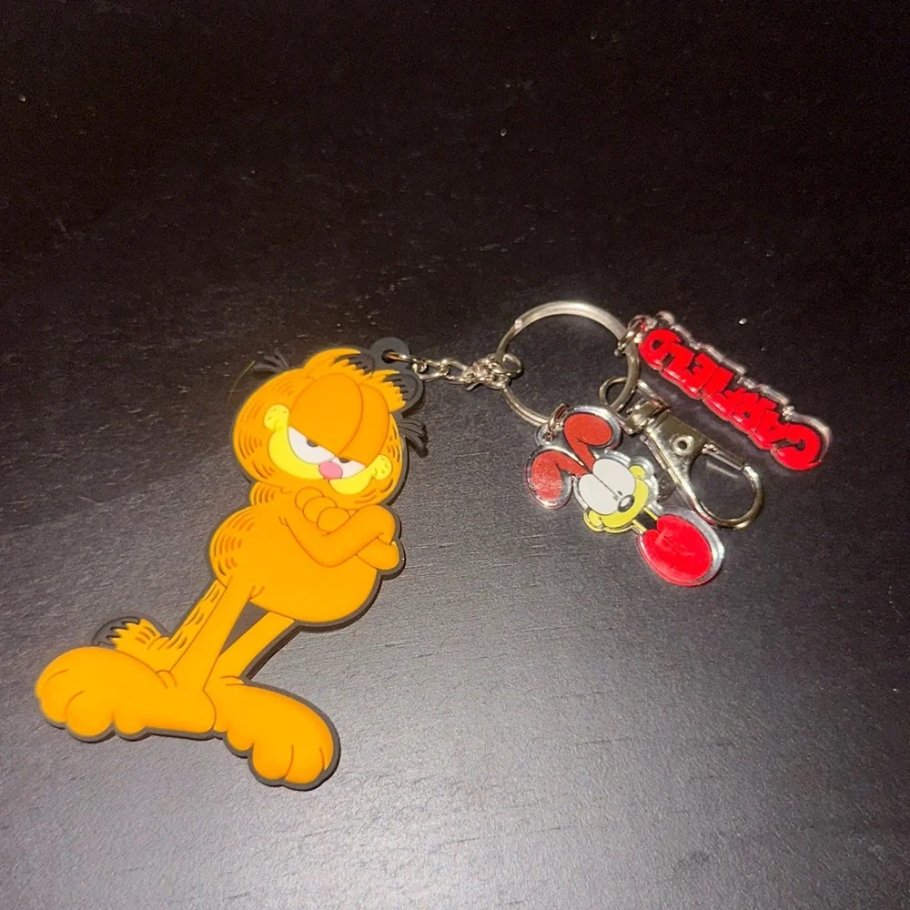 Garfield Themed Gift Set with cup and straw, key chain, Socks and Eye Mask - Picture 8 of 12